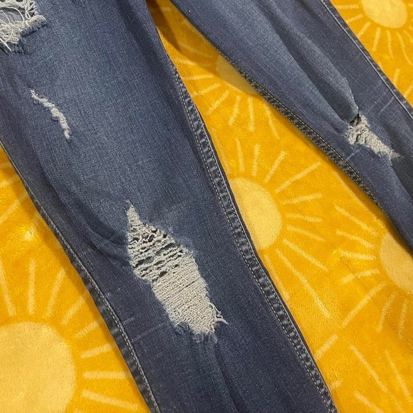 hollister ripped skinny jeans - Picture 4 of 4